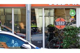 Gewapende overval op Used Products, verdachten rennend er vandoor