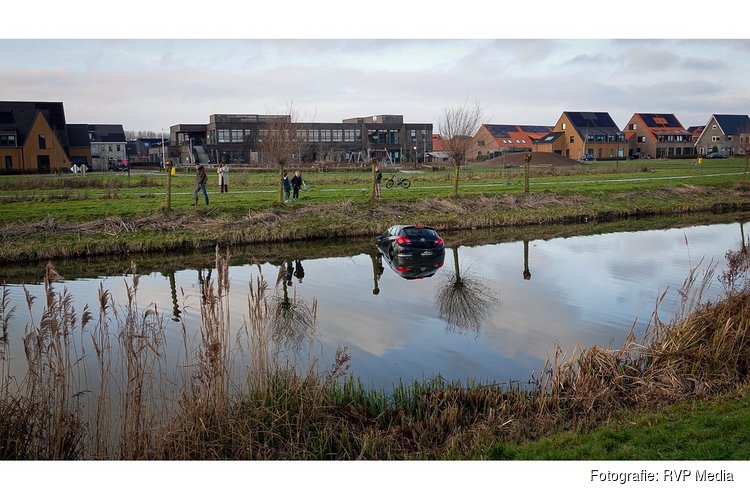 Auto belandt in de sloot in Heerhugowaard