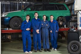Studenten met de auto naar Afrika voor het goede doel