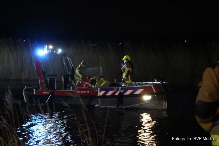 Grote zoekactie op water na aantreffen kleding