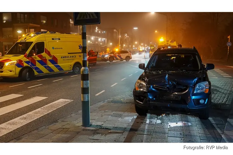 Forse schade aan auto's na aanrijding op Beukenlaan in Heerhugowaard