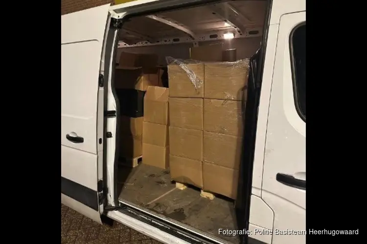Ruim 900 lachgasflessen in beslag genomen in Heerhugowaard, 21-jarige man aangehouden
