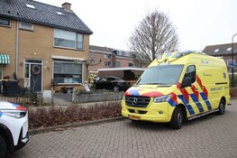 Tesla rijdt door muur van garagebox in Heerhugowaard