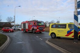 Auto te water in Heerhugowaard, hulpdiensten rukken massaal uit