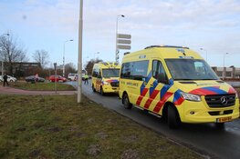 Auto te water in Heerhugowaard, hulpdiensten rukken massaal uit