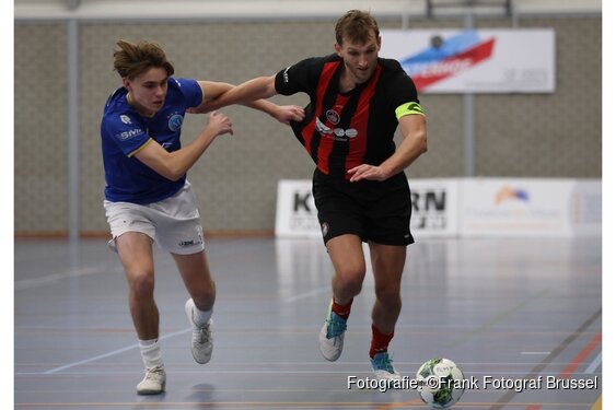 FC Marlène klopt rood aanlopend VIOS '79