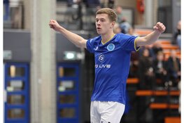 FC Marlène klopt rood aanlopend VIOS '79