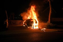 Auto door brand verwoest op parkeerplaats in Heerhugowaard