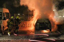 Auto door brand verwoest op parkeerplaats in Heerhugowaard