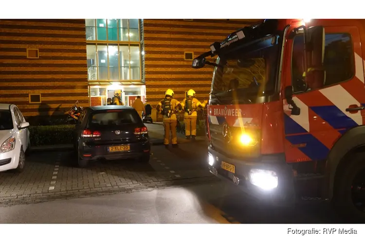 Persoon met rookinhalatie meegenomen naar ziekenhuis na brand in Heerhugowaard