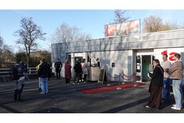 VIP-ontvangst voor jonge stemmers in Heerhugowaard: rode loper, mocktails en kans op rit in Ferrari