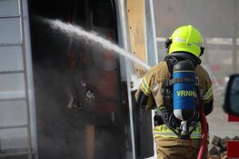 Bestelbus in lichterlaaie op Heerhugowaardse parkeerplaats