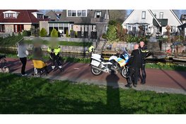 Fietser gewond na aanrijding met motoragent in Broek op Langedijk