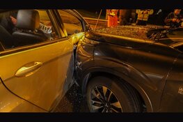 Veel schade na ongeval op rotonde A.C. De Graafweg