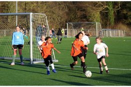 HUBO Schoolvoetbaltoernooi Dijk en Waard in volle gang