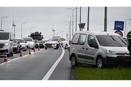 Kop-staartbotsing zorgt voor flinke vertraging op N242 bij Alkmaar