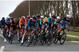 Hoogendoorn opent Olympia’s Tour met overtuigende ritzege