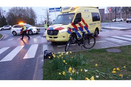 Fietser gewond na aanrijding met busje
