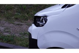 Fietser gewond na aanrijding met busje