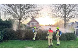 Heg in brand in Broek op Langedijk snel geblust