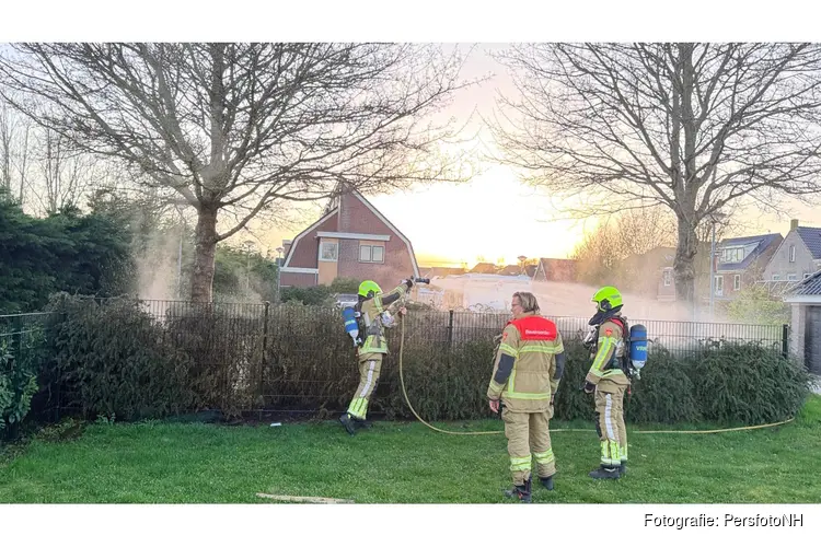 Heg in brand in Broek op Langedijk snel geblust