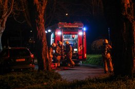 Woning met rieten dak in brand aan Stationsweg in Heerhugowaard