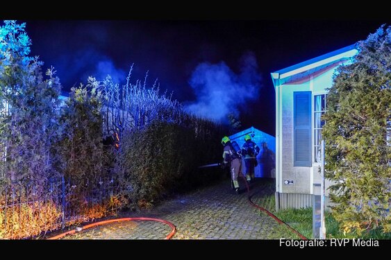Heg vat vlam op chaletpark in Hensbroek