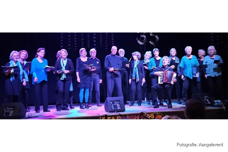 Optreden Zanggroep Encore in de Kooger Kerk in Zuid-Scharwoude