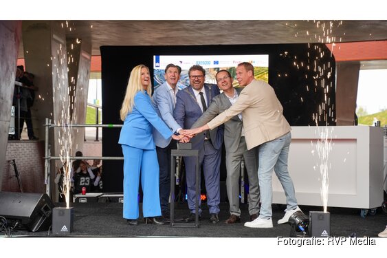 Drukbezochte opening spooronderdoorgang ‘Koppeling’ in Dijk en Waard