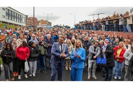 Drukbezochte opening spooronderdoorgang ‘Koppeling’ in Dijk en Waard