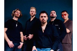 Big Bite Band Nite; Driemaal gitaarrock en een halve finalist van The Voice in Kompleks