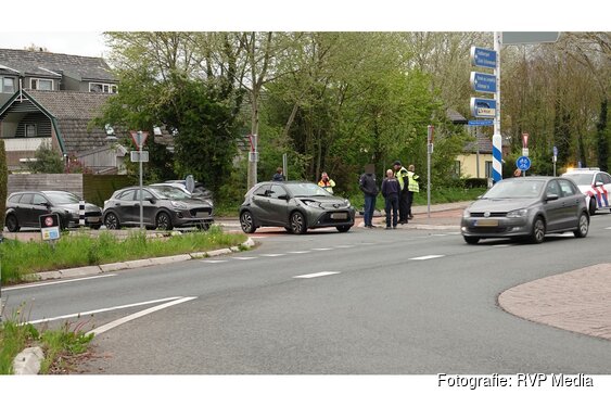 Wielrenner gewond na aanrijding met auto in Oudkarspel