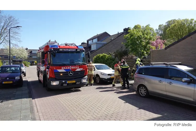Bewoner blust eigenhandig brandje in schuur