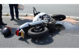 Motorrijder gewond na ongeval op rotonde N194 bij Heerhugowaard