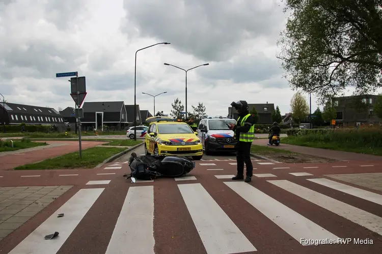 Scooterrijder gewond na aanrijding met auto op oversteekplaats in Heerhugowaard