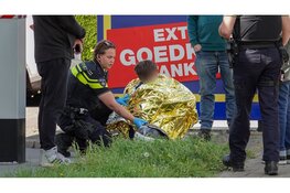 Scooterrijder gewond na botsing met auto in Heerhugowaard, veel schade