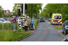 Fietsster ten val na aanrijding met auto op oversteekpunt Heerhugowaard
