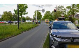Fietsster ten val na aanrijding met auto op oversteekpunt Heerhugowaard