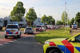Zwaargewonden na melding van steekincident aan Coulombstraat in Heerhugowaard, politie houdt pand onder schot