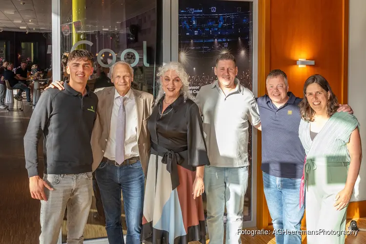 Café Cool verwelkomt Dakkapellen.nu/ Kunststofkozijn.nu als nieuwe hoofdsponsor