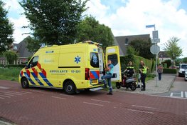 Twee vrouwen lichtgewond na botsing op Middenweg