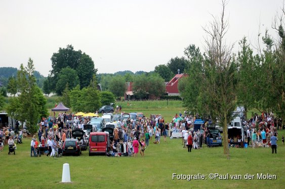 Zomerse gezelligheid op de Kofferbakmarkt in Heerhugowaard