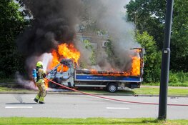 Bakwagen volledig uitgebrand in Heerhugowaard