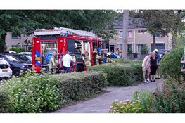 Bewoners blussen brand in overkapping van woning in Heerhugowaard