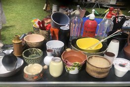 Van zolderopruiming tot verzamelobject op de kofferbakmarkt Strand van Luna