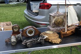 Van zolderopruiming tot verzamelobject op de kofferbakmarkt Strand van Luna