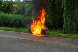 Scooter volledig uitgebrand aan de Vosmaerlaan in Heerhugowaard