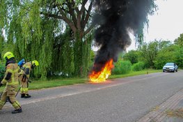 Scooter volledig uitgebrand aan de Vosmaerlaan in Heerhugowaard