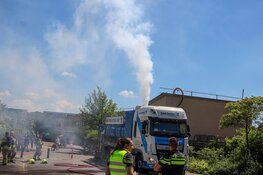 Motor van pompinstallatie van vrachtwagen vliegt in brand in Heerhugowaard