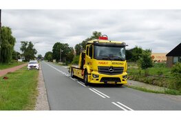 Auto rolt het water in op Jan Glijnisweg in Heerhugowaard